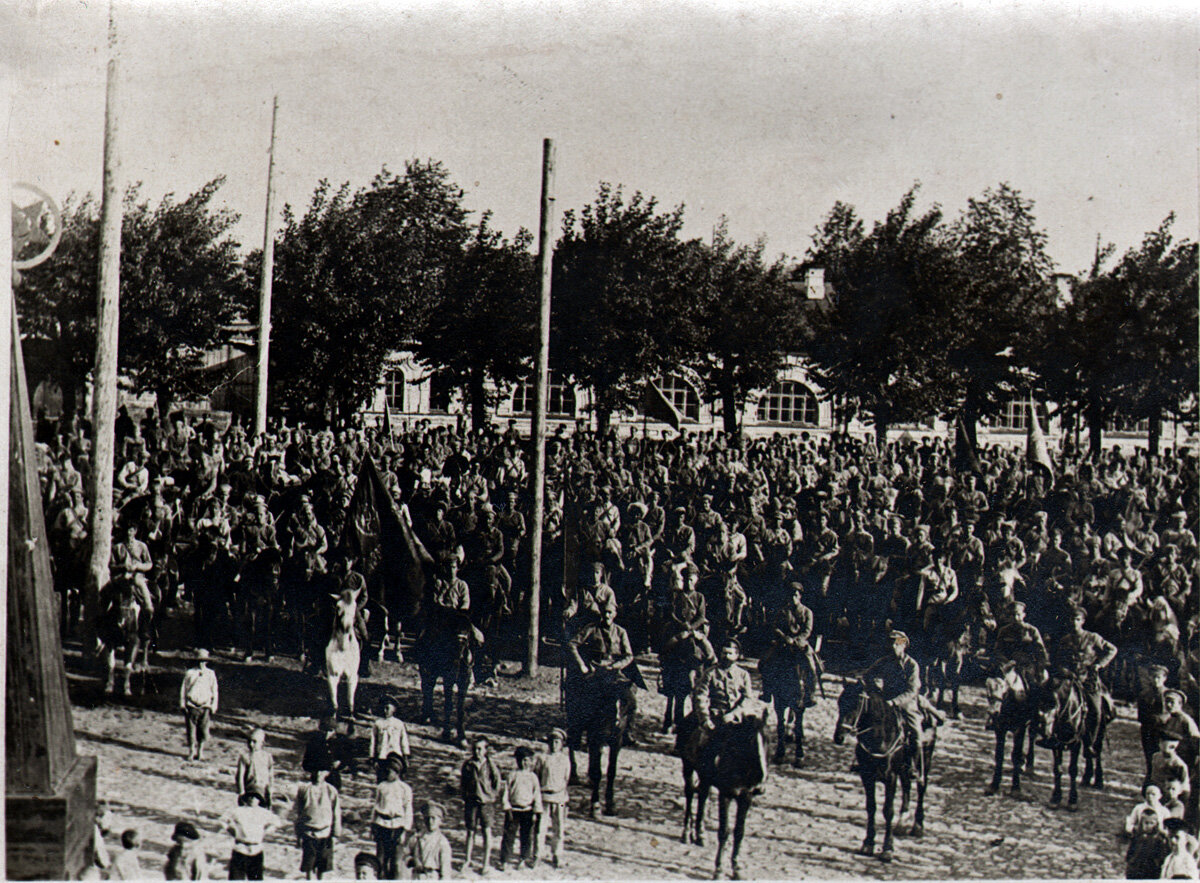 Отправка красноармейцев на Восточный фронт. Пермь. 1918 год