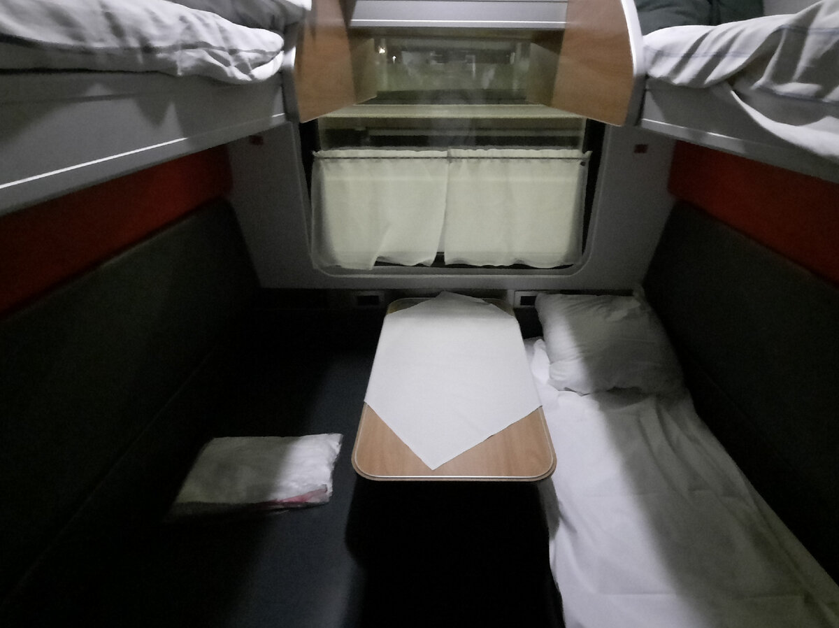 Купе поезда №337