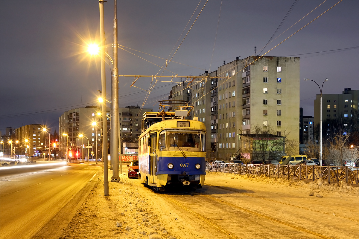 Вагон Т-3 № 967 на новой линии, ночной отстой, 15.12.2021, фото с сайта https://transphoto.org/photo/1555642/, автор  Rezident