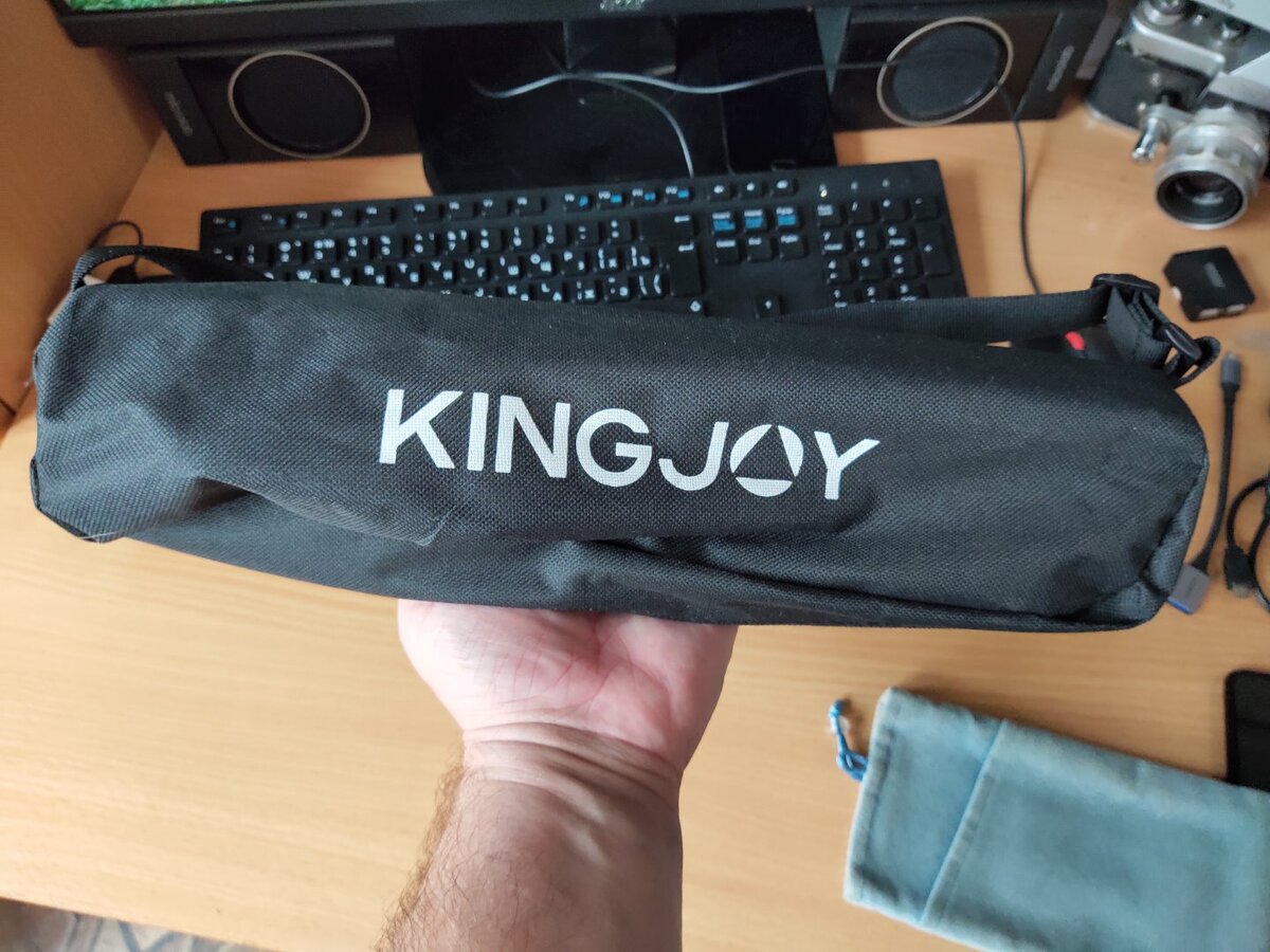 В комплекте удобный чехол для переноски.