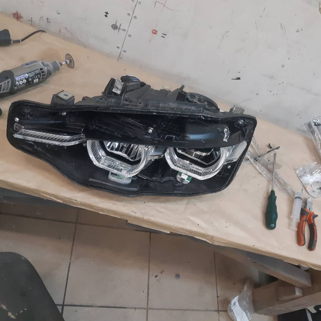 Фара с демонтированным стеклом