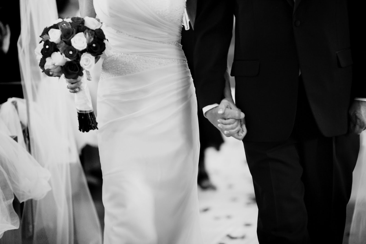Жених и невеста в день свадьбы. Фото с сайта weddingsdressesideas.blogspot.com