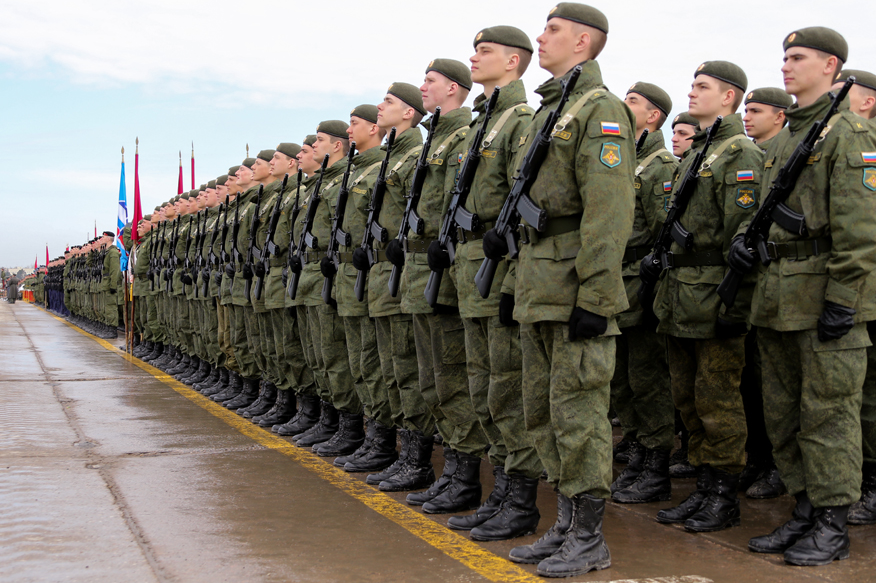 Сайт российских войск. Строй солдат. Военнослужащие в строю. Строй в армии. Солдаты в строю.