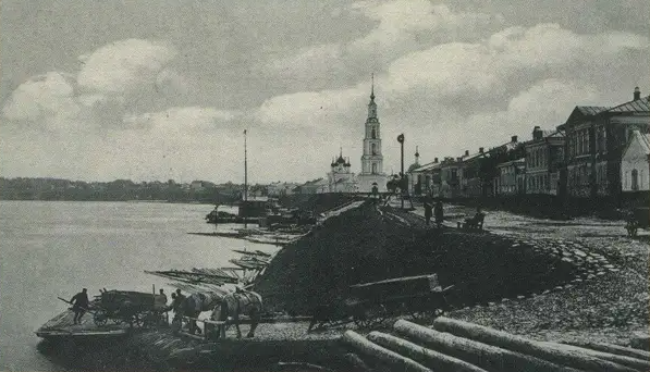 Набережная. Источник https://zen.yandex.ru/media/somestory/zatoplennyi-sovetskii-gorod-kaliazin-5d8196f93f548700ad0b2ca1