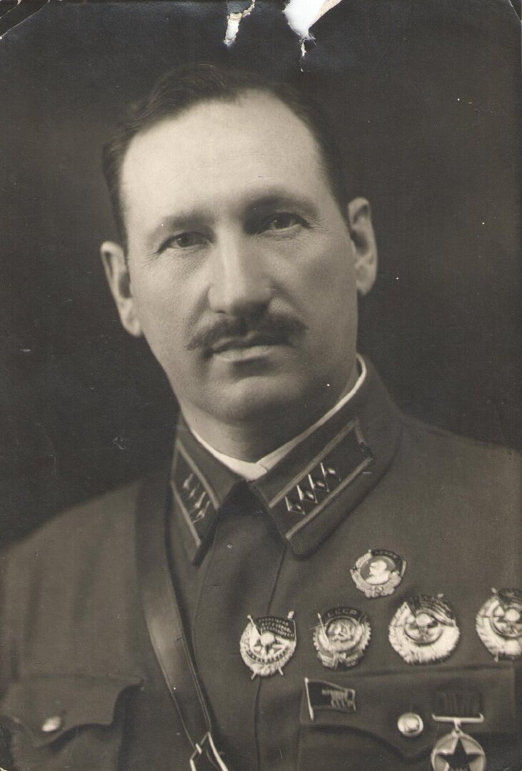генерал Михаил Григорьевич Ефремов. 