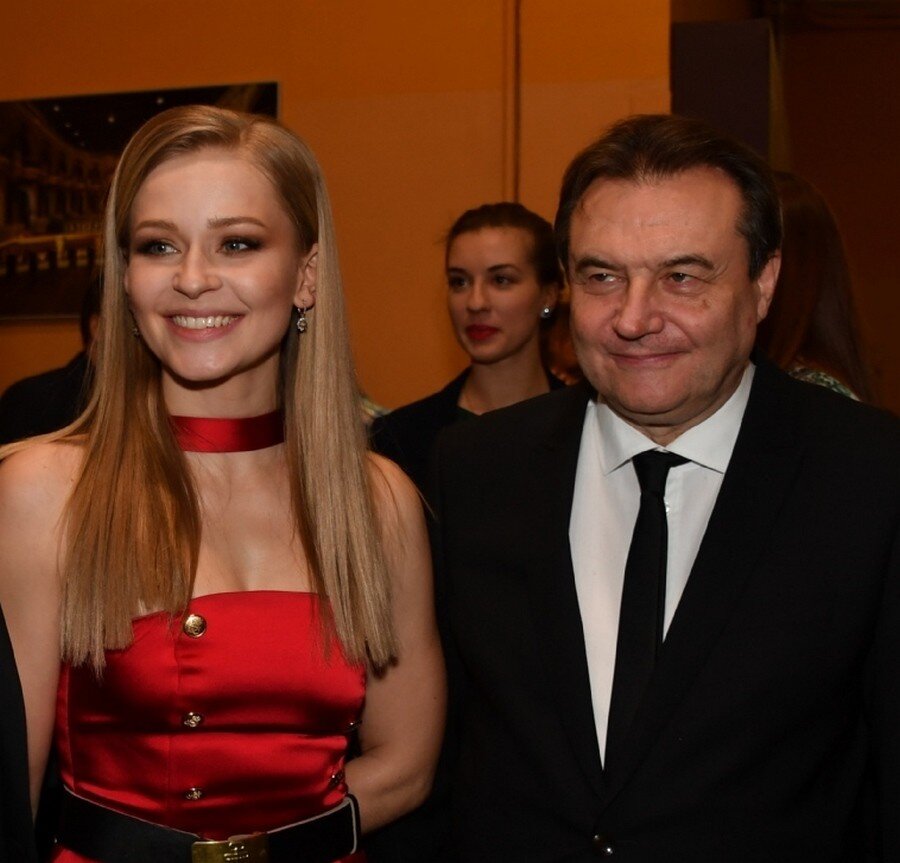 Юлия Пересильд и Алексей Учитель воспитывают двоих дочерей 