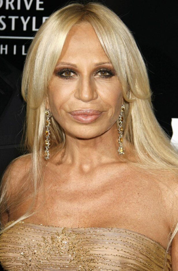 «Натуральность — это что-то про овощи»: как менялась Донателла Версаче ...