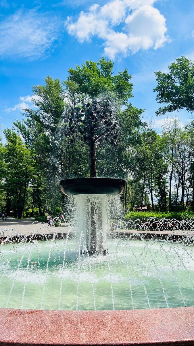 Фонтан в Нижнем парке
