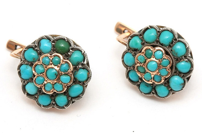 Cерьги с бирюзой " Малинки". Золото. Серебро. 38 камней огранки " кабошон". Предположительно Россия, первая половина XX в.
