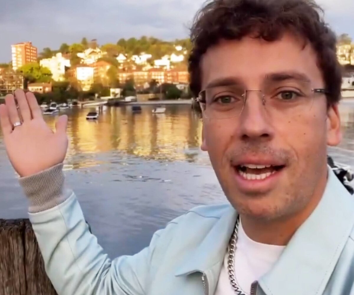     «Вперед, товарищи!»: Максим Галкин спародировал Ленина на яхте в Австралии