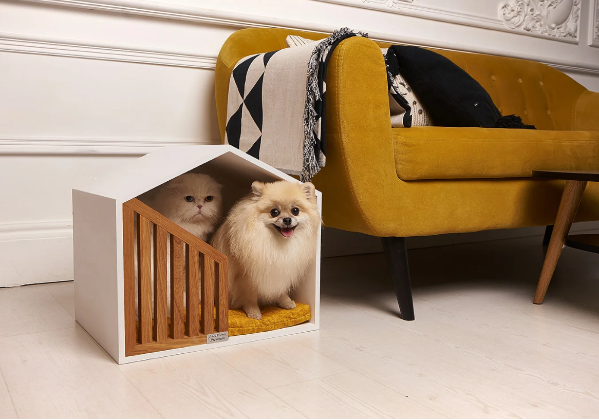 Сочетание дерева и текстиля в современной лежанке