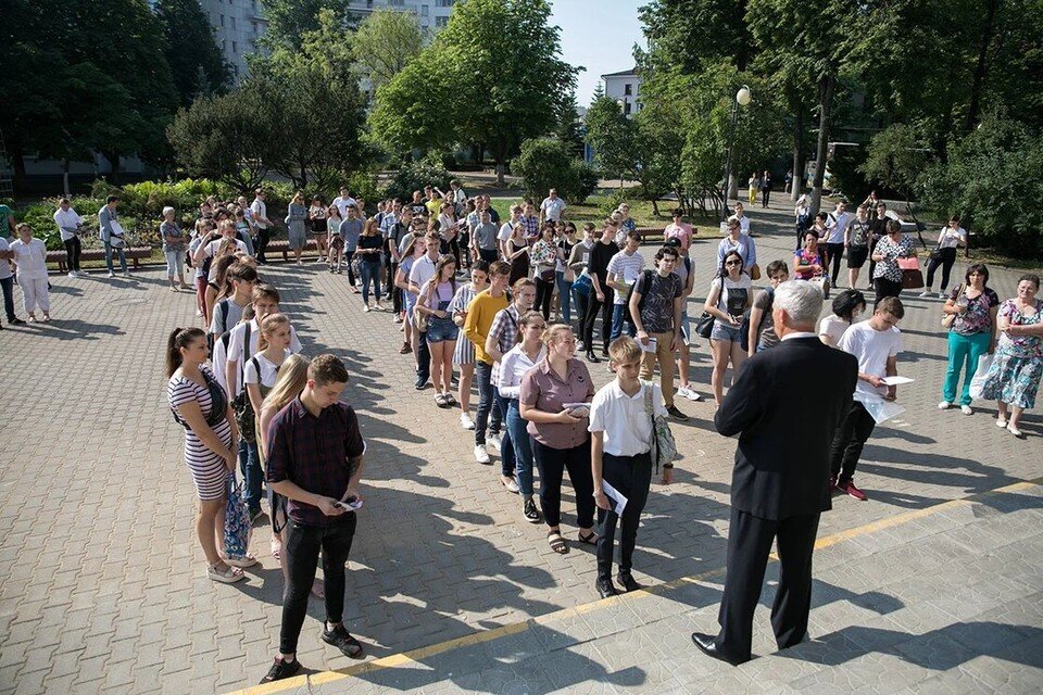     Министр перечислил и некоторые бонусы, которые даются молодым специалистам. Павел МАРТИНЧИК