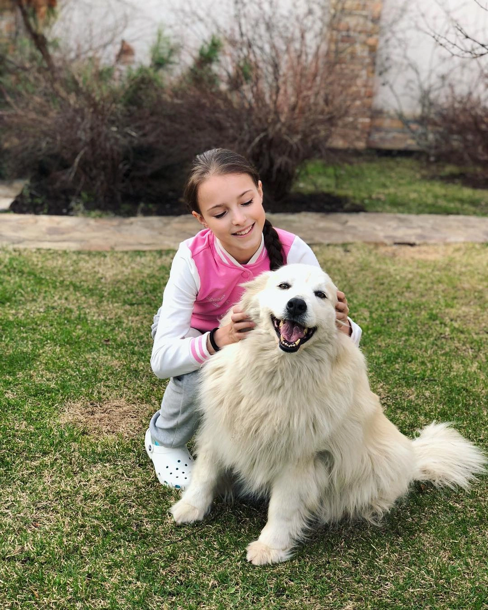 Анна Щербакова с собачкой Бони. Фото из открытых источников.