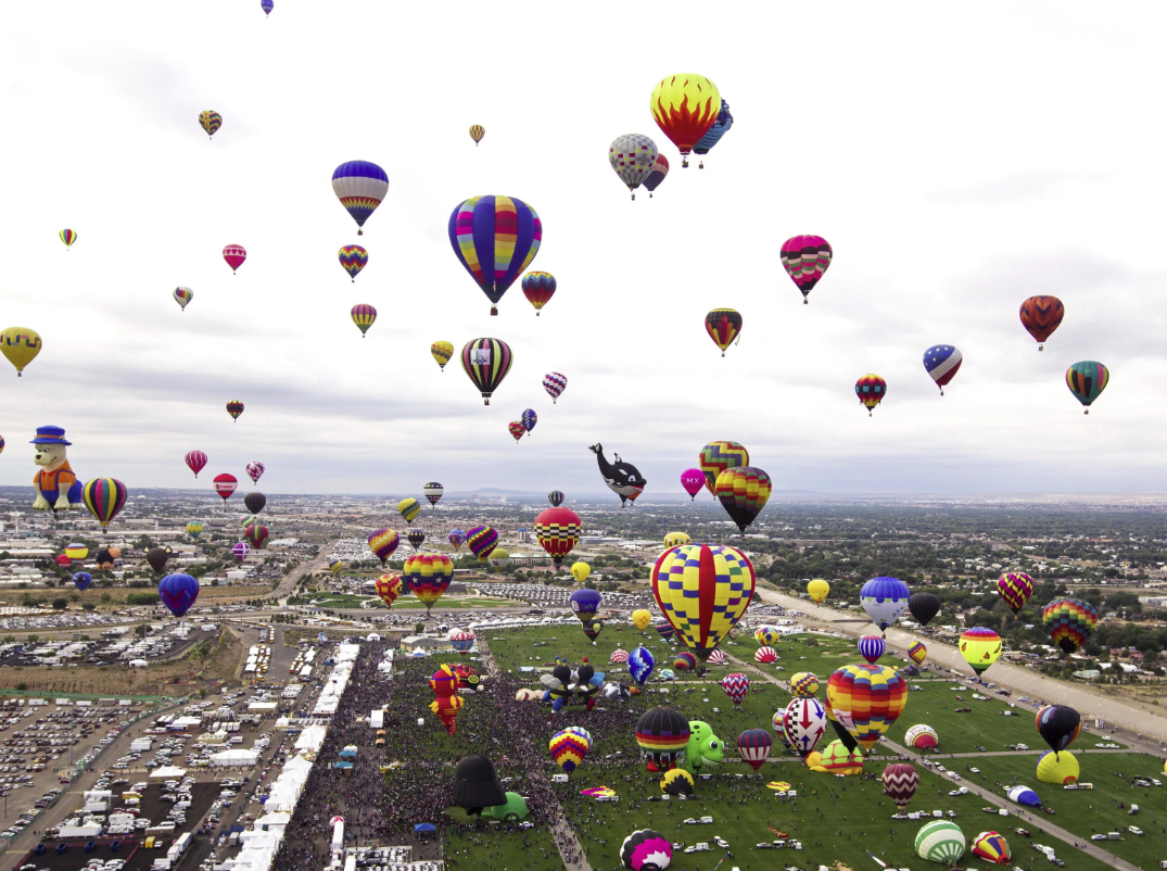 Шара будет сегодня. Albuquerque International Balloon Fiesta фестиваль.