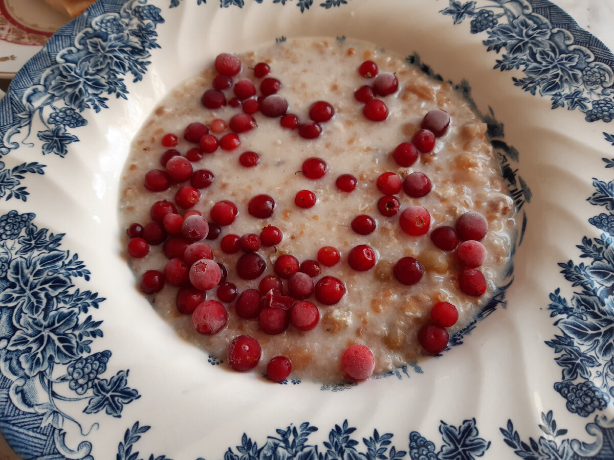 пшеничная каша с брусникой
