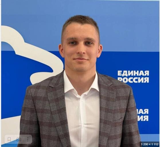 На следующем снимке (пролистай -->), Сергея Ковалева явно подретушировали . Странные копирайтеры Единой России. На следующем фото - мальчик  с явными чертами певца Shaman