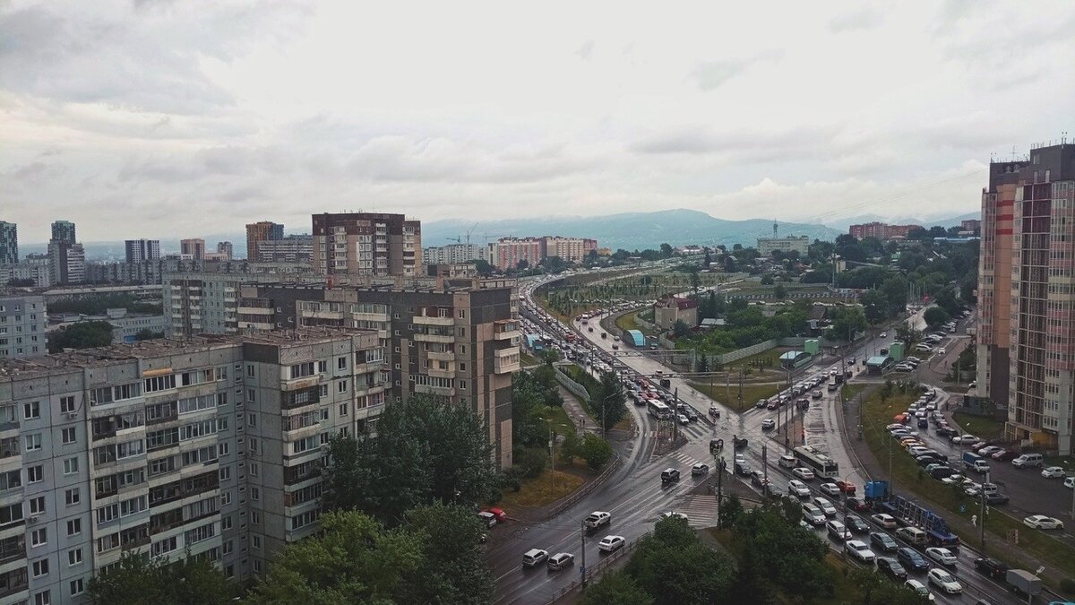     В Красноярск пришло небольшое похолодание и дождь.