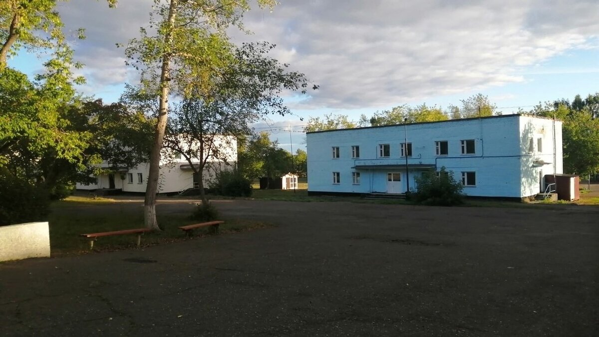     Власти Глазова намерены продать лагерь «Звездочка», расположенный в 500 м от Адама.