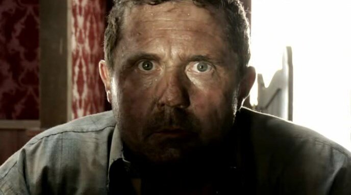 По версии автора Гина триггерило, когда он видел женщин, напоминающих ему мать. 