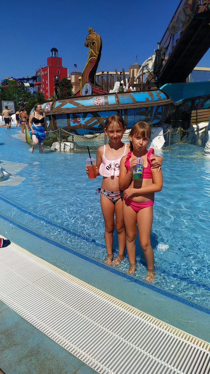 Пьем коктейли и наслаждаемся 