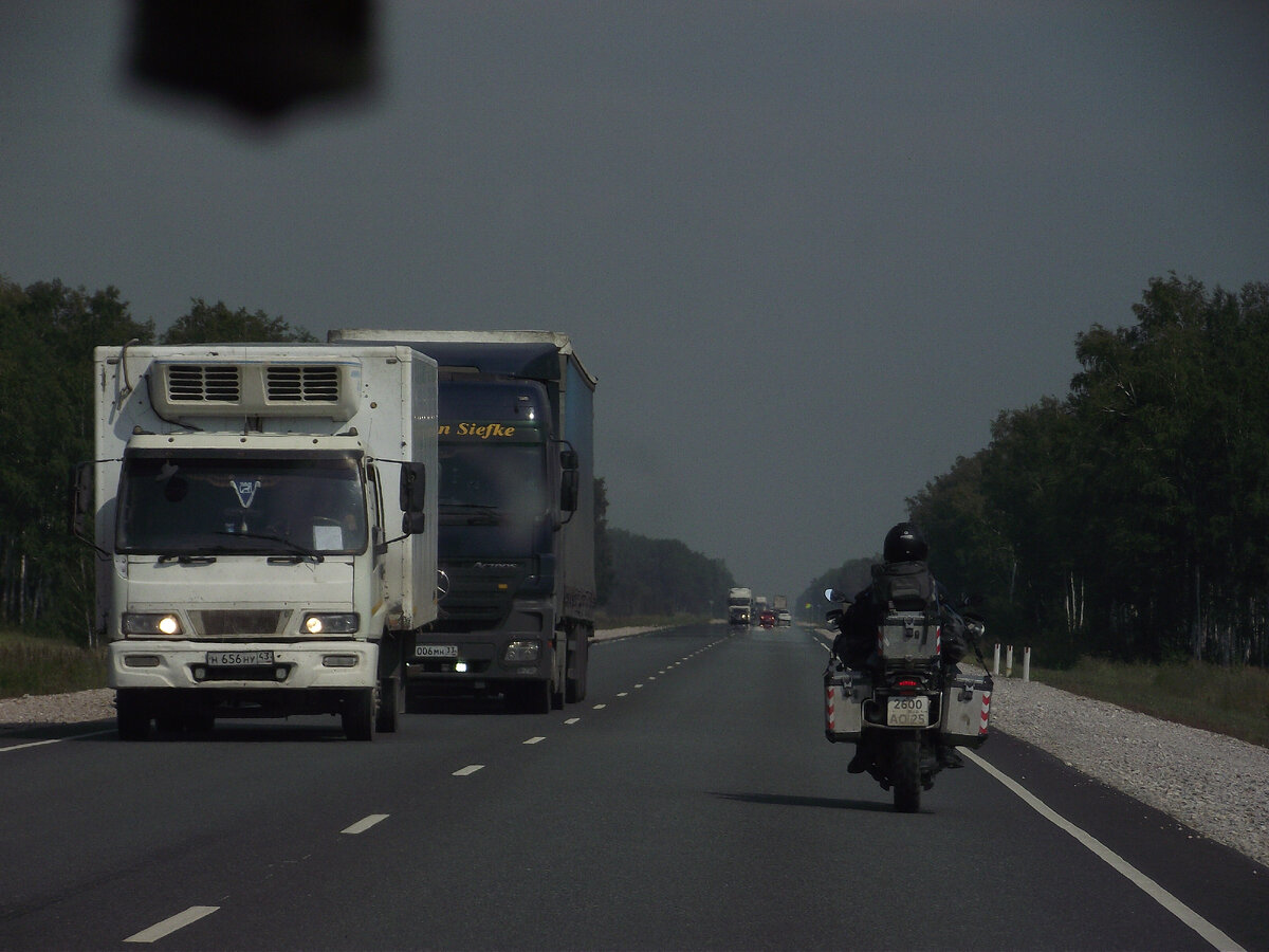 Путешествуют и в одиночку, и группами. Словом, кому как нравится. (С) Фото из личного архива автора (С), 2019 г. (листайте вправо ->)