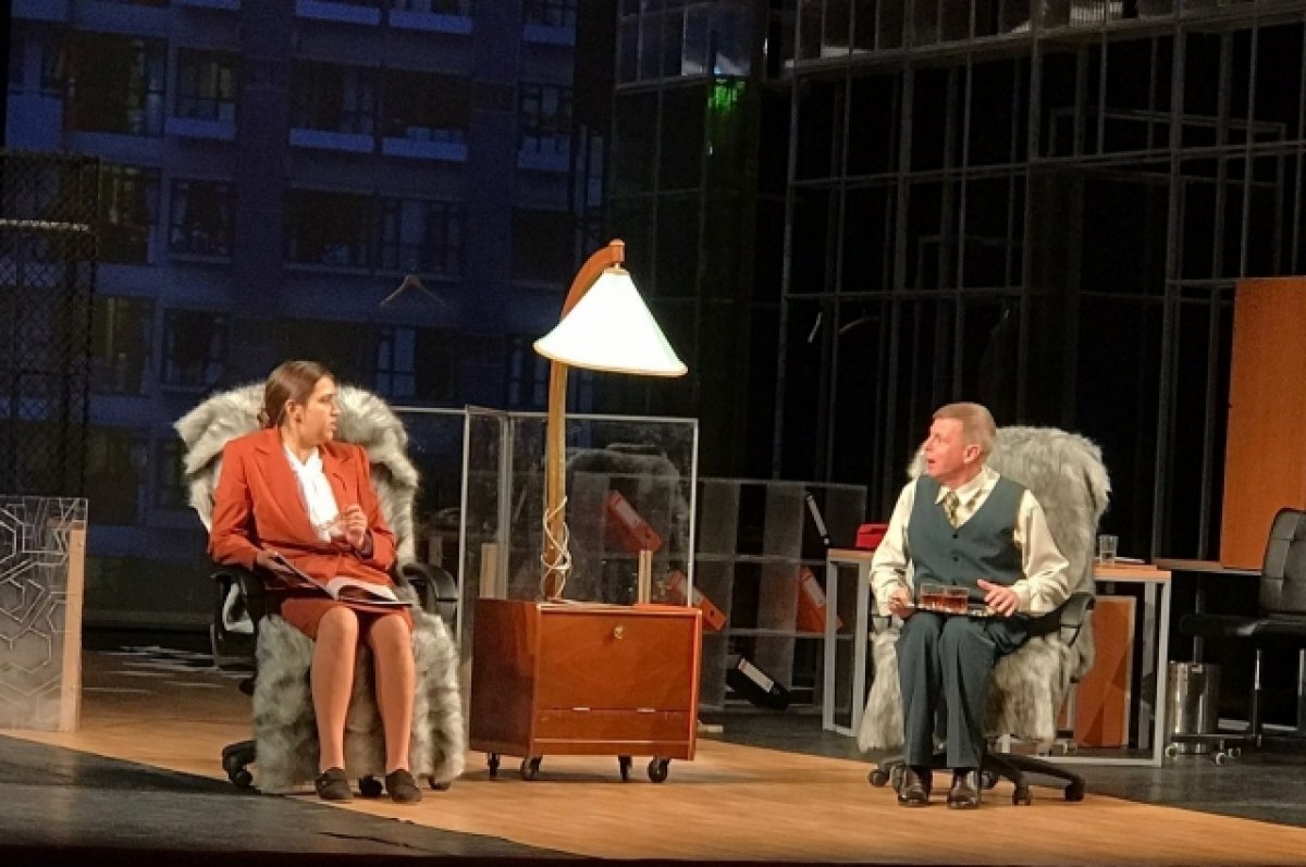    В Оренбурге ставят "Служебный роман"