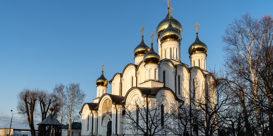 Плещеево озеро и Свято-Никольский монастырь в Переславле-Залесском.