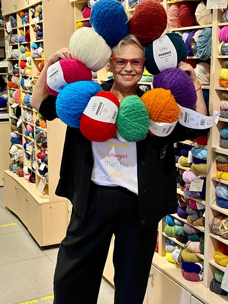 Восторг Елены от пряжи и ее размеров.