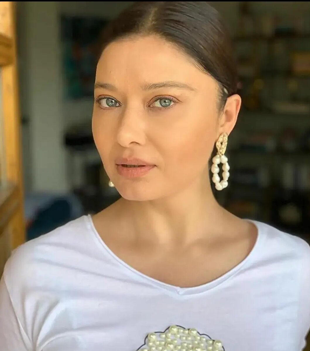 Актриса Нургюль Ешилчай