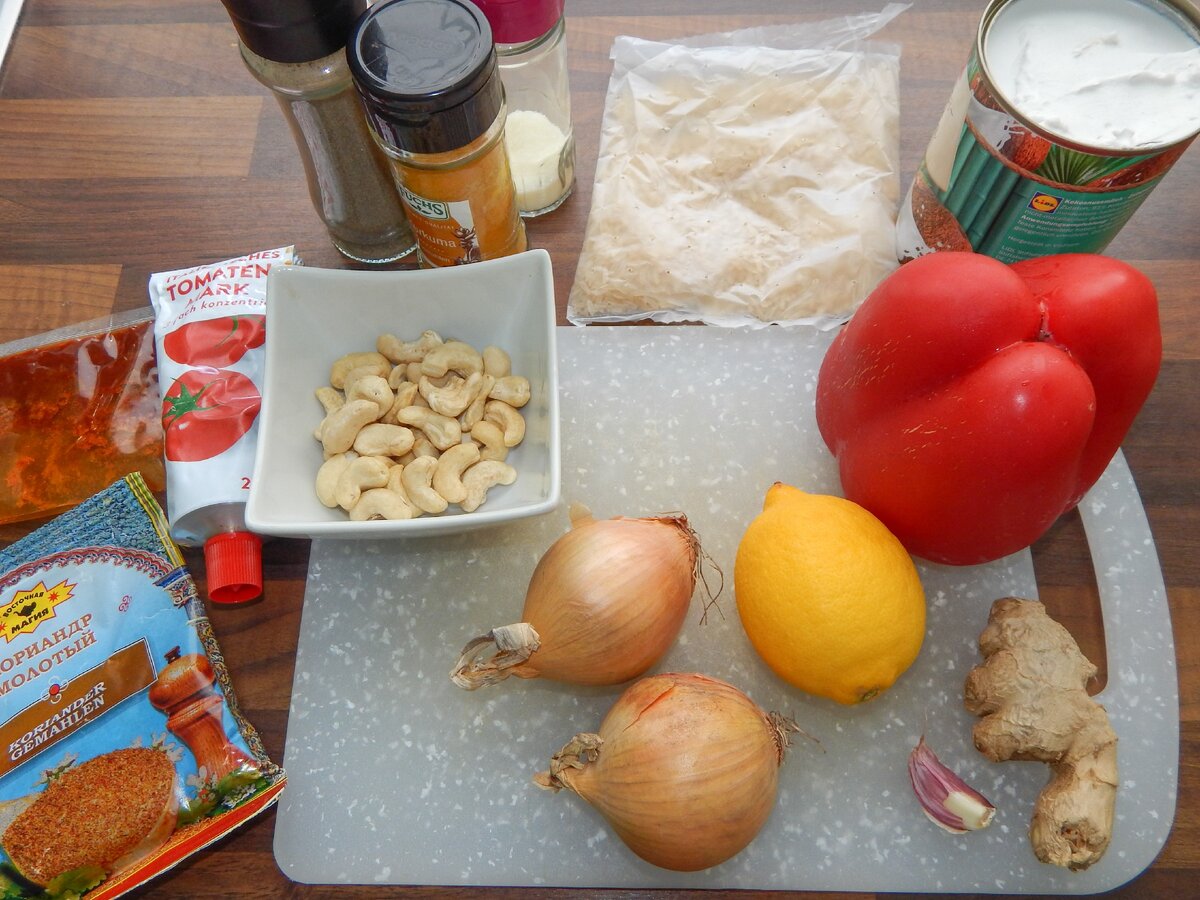 Я использовала 400 мл густых кокосовых сливок и разбавила их теплой водой.