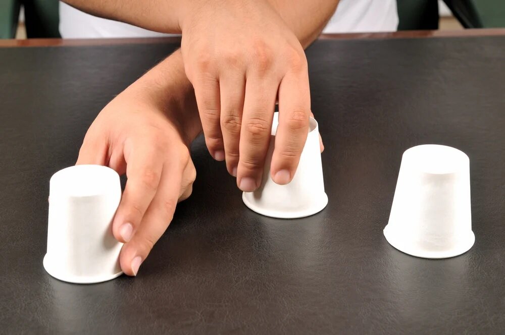 Под каким наперстком демократия?    (фото: открытые рыночные источники)