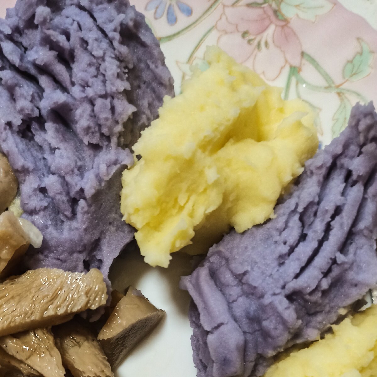 Для сравнения, показываю рядом с пюре из обычной картошки.