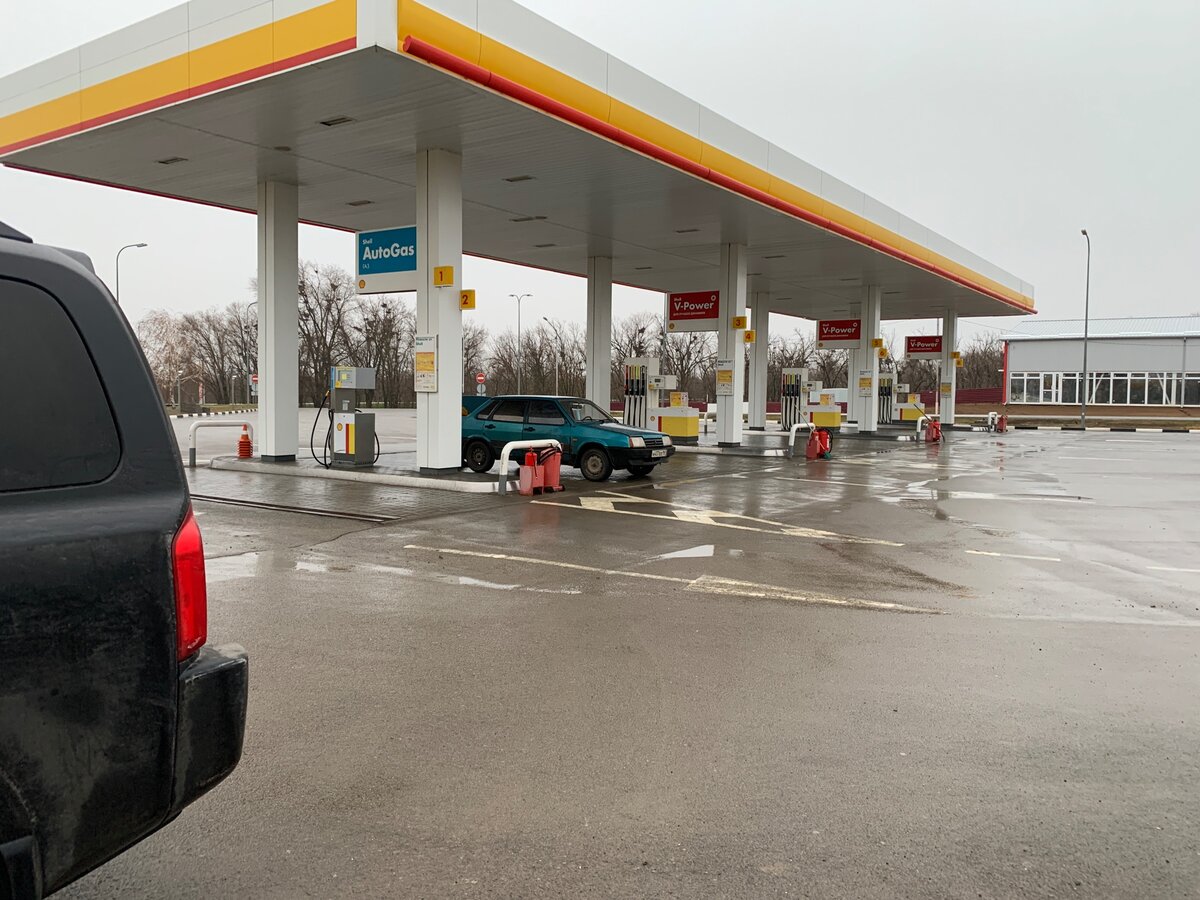 первый заезд на АЗС "Шелл" по дороге в Волгоград