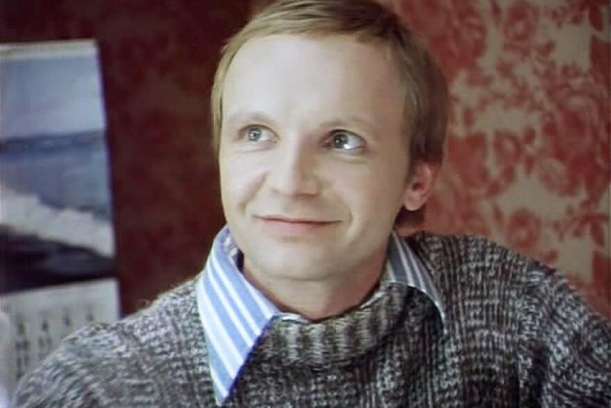 кадр из фильма "Ирония судьбы". Мягков в роли Лукашина