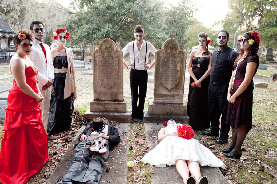 Похороните невесту. Лиана котсуру похороны. Похороны невесты и жениха. Свадебная резня фильм 2023. Похороните невесту.