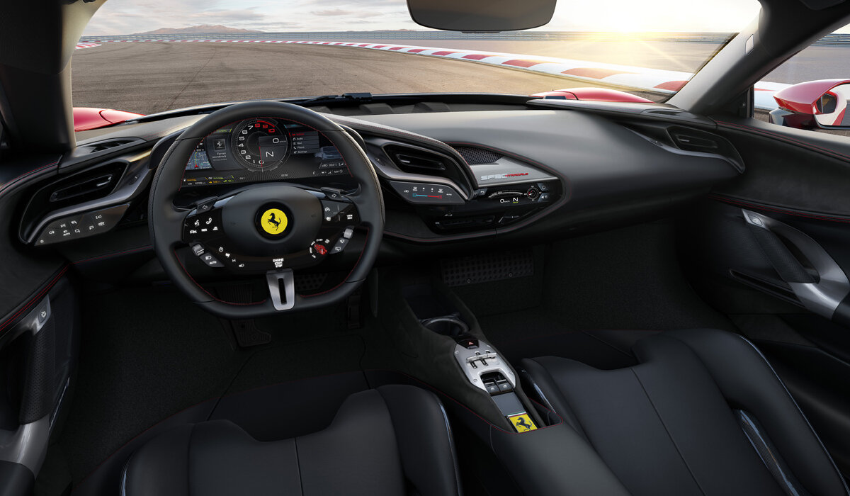 Это самый быстрый и дорогой Ferrari. Разгон этой машины 2,5 секунды до 100 км/ч, здесь карбоновые колеса, космический интерьер. Одна из опций конкретно, вот этого автомобиля стоит 5 миллионов рублей.-2