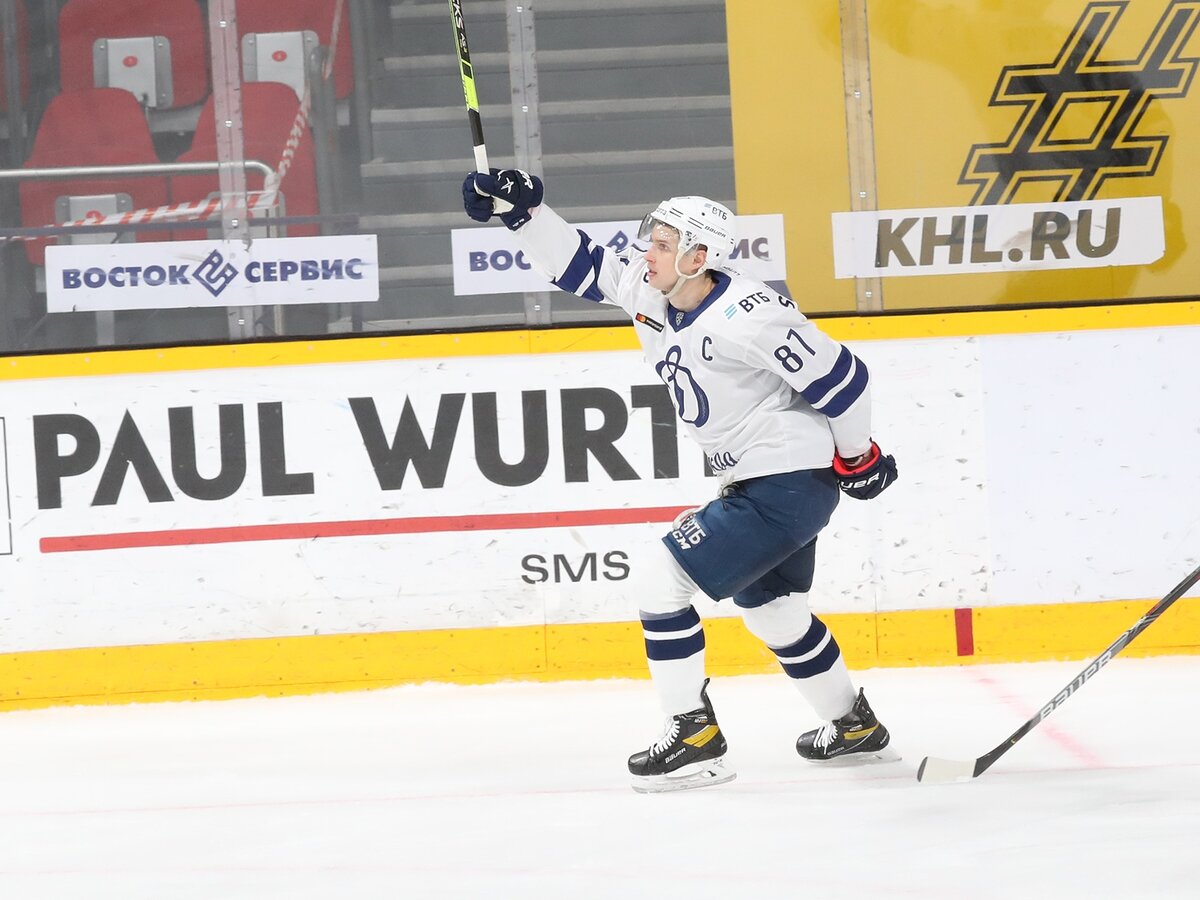 Капитан, как всегда, вел вперед