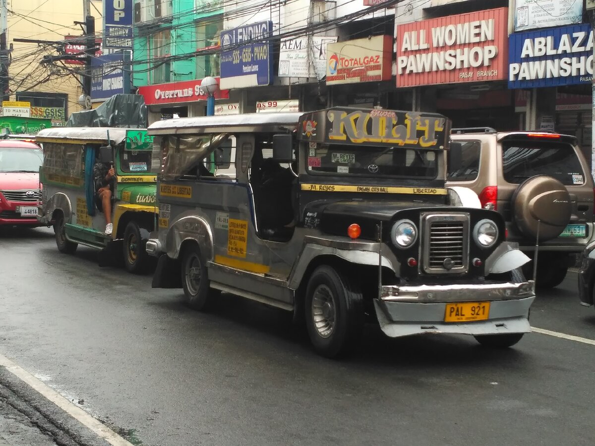 Манила - столица Филиппин, постоянное движение и суета. Фото из личного архива. 