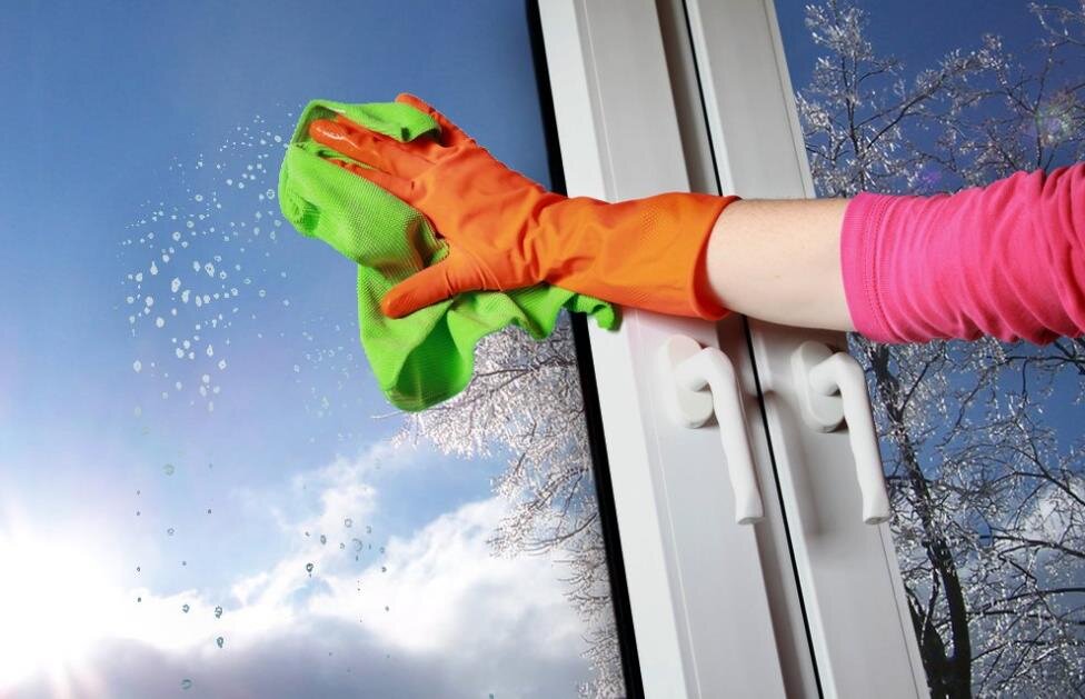 Как помыть окна зимой? Все возможные варианты…