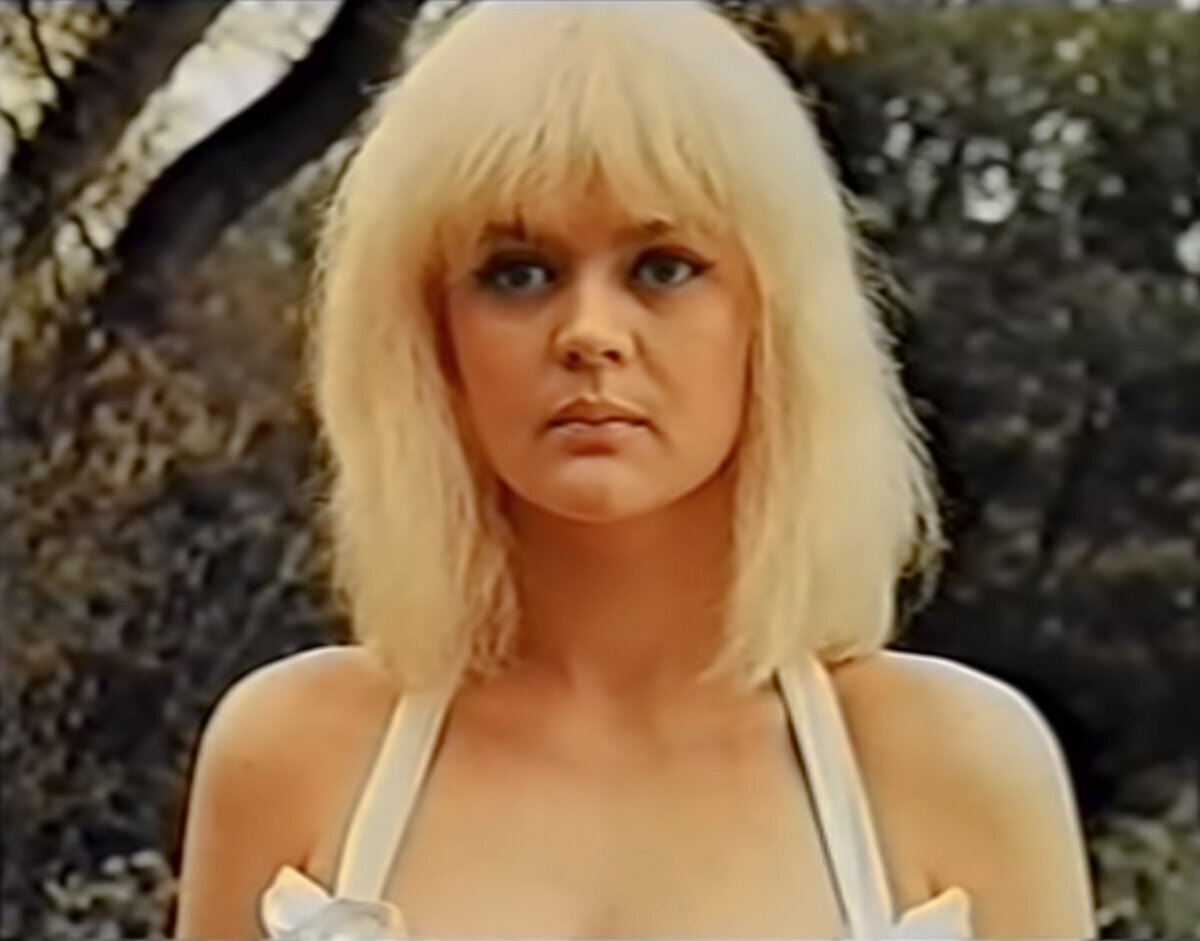 Блондинка - красивая и умная. Фото Яндекс.Картинки