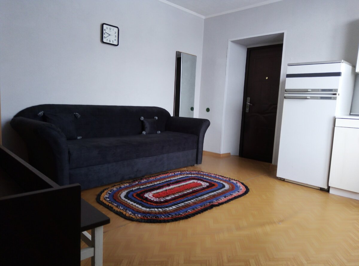 Избавление от хлама позволило комнате приобрести аккуратный и уютный вид.