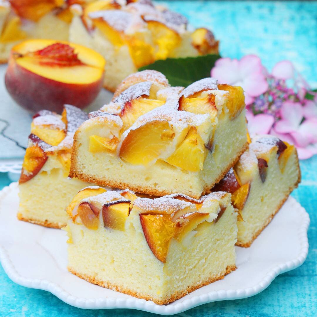 Очень ароматный и пушистый пирог с персиками. Фото: gor4ica.ru