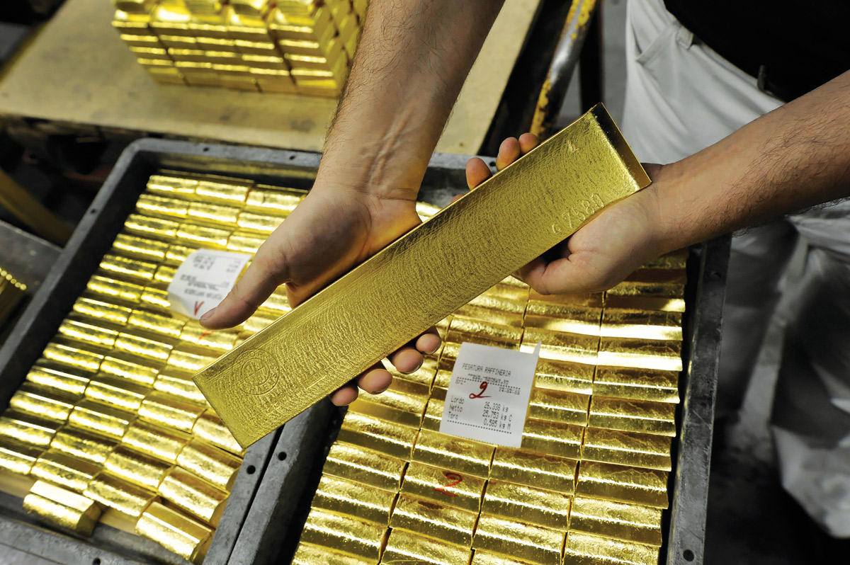 Сколько будет килограмм золота. Слиток золота. Слиток золотой. Тонна золота. Банковские слитки золота.