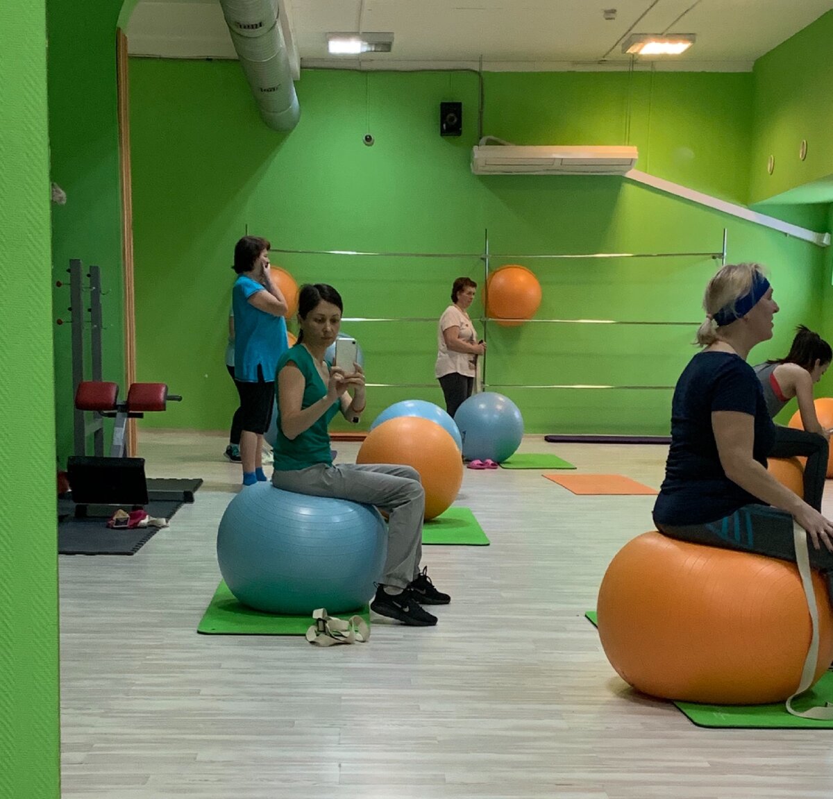 Вот эти спортивные штаны