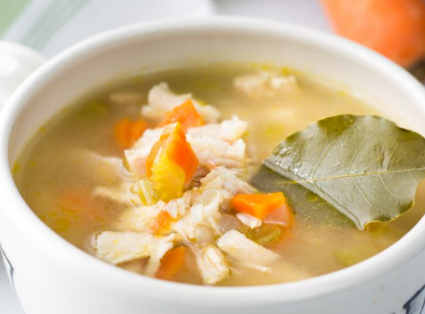 Подавать суп с лавровым листом? О таком даже речи идти не может. 