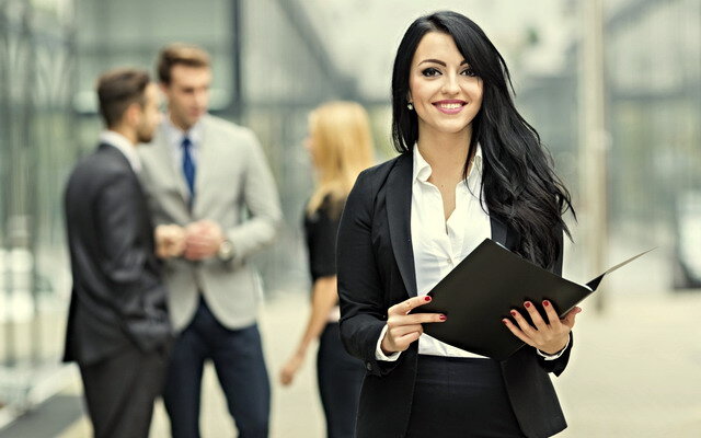 Менеджер
Грамотное руководство приведет к успеху любую компанию, независимо от рода ее деятельности. Управленец должен уметь составлять эффективную долгосрочную стратегию, грамотно разбивать ее на тактические задачи, создавать мотивирующую и плодотворную атмосферу в коллективе, контролировать финансовые и кадровые вопросы.А для того чтобы попасть в ТОП-менеджмент требуются огромные усилия, опыт, амбиции и постоянное изучение инновационных технологий управления. Также необходимо иметь базовые знания права и психологии, маркетинга, экономики.Зачастую должность ТОП-руководителя получают ближе к 40 годам, однако, есть и молодые таланты, которые стремительно и добросовестно двигаются по карьерной лестнице.