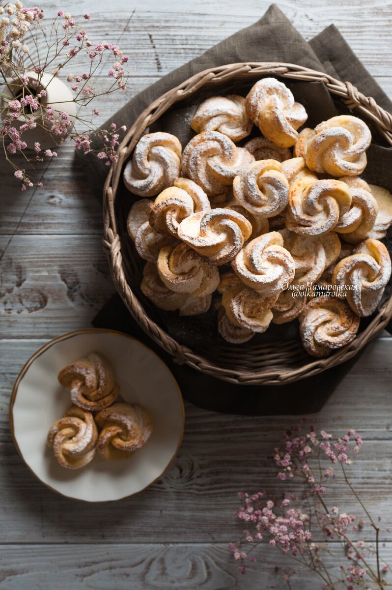 Простое вкусное и быстрое печенье для всей семьи из самых доступных продуктов никого не оставит равнодушным. 