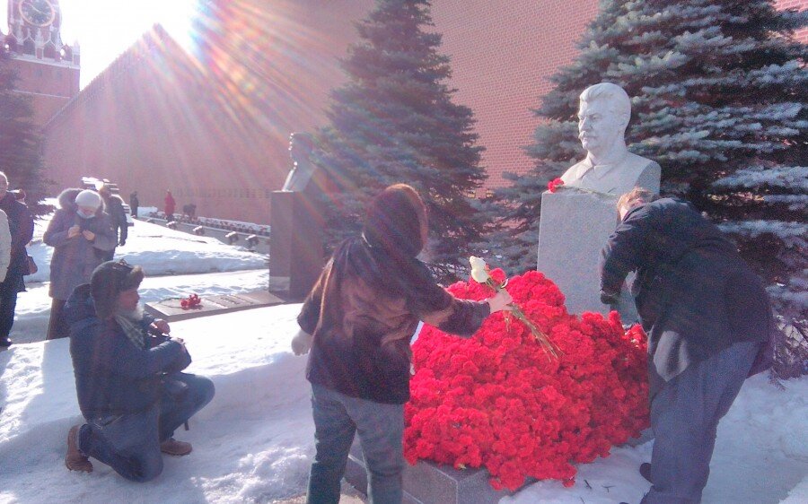 Гвоздики для сталина. Две гвоздики для товарища Сталина 2021. Две гвоздики Сталину. Две гвоздики для товарища Сталина 2022. 2 Гвоздики для товарища Сталина.