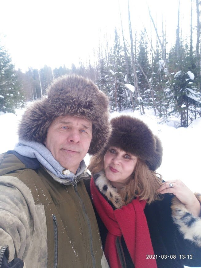 Идёшь в интернет. Задаёшь в поиске - ближайшие базы отдыха. Ну или звонишь, обращаешься в тур.агентство. Интересуешься экскурсиями на свой выходной. Бронируешь места. И организовываешь себе улётный день отдыха.