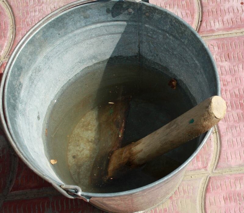 Топор в воде